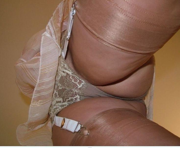 25P Sous les jupes des filles des cochonnes a baiser 1 (upskirt)
