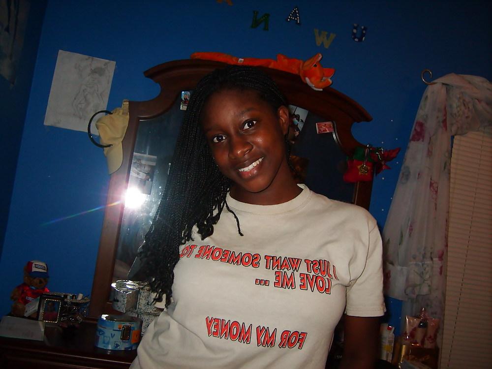 16P Big Tit Ebony with Glasses Self Shot