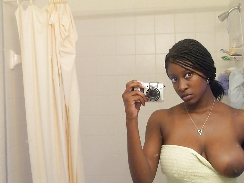 16P Big Tit Ebony with Glasses Self Shot