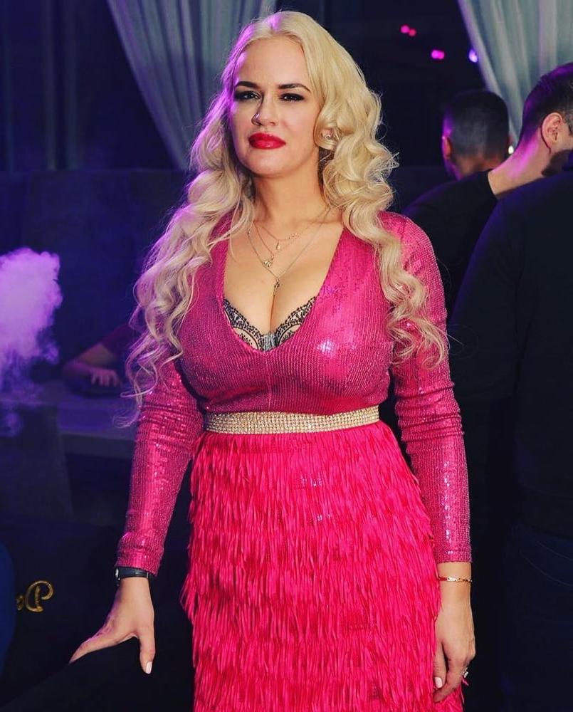 13P Busty Russian Woman 3707
