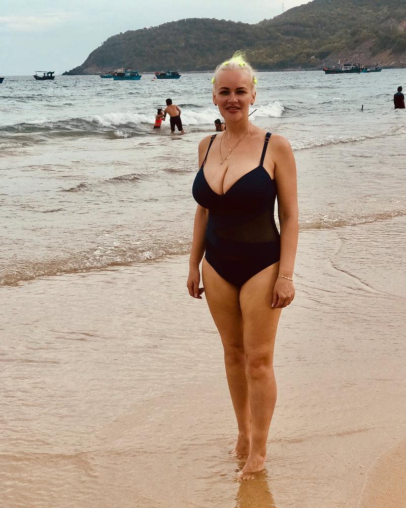 13P Busty Russian Woman 3707