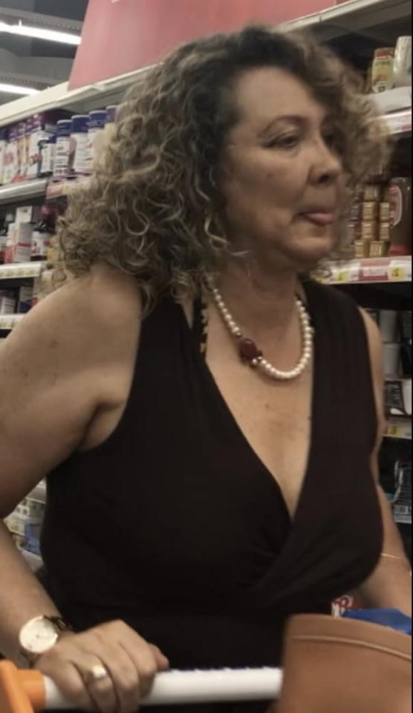 22P Supermarket Granny 12