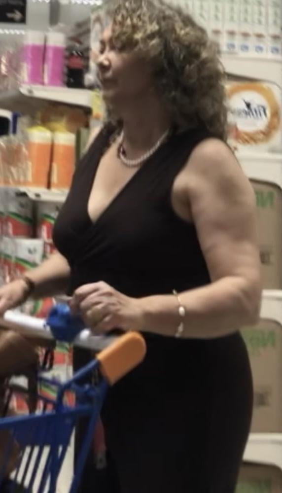 22P Supermarket Granny 12