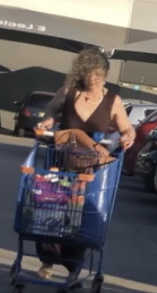 22P Supermarket Granny 12