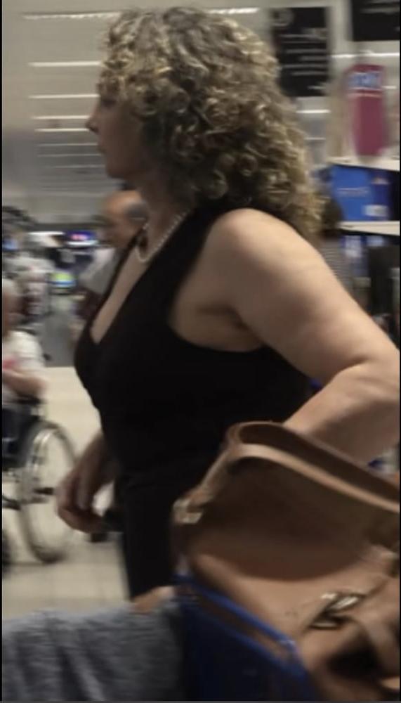 22P Supermarket Granny 12