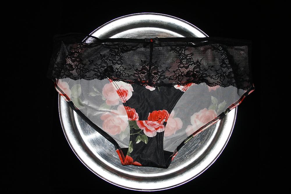 25P Mature lady - upskirts and panty