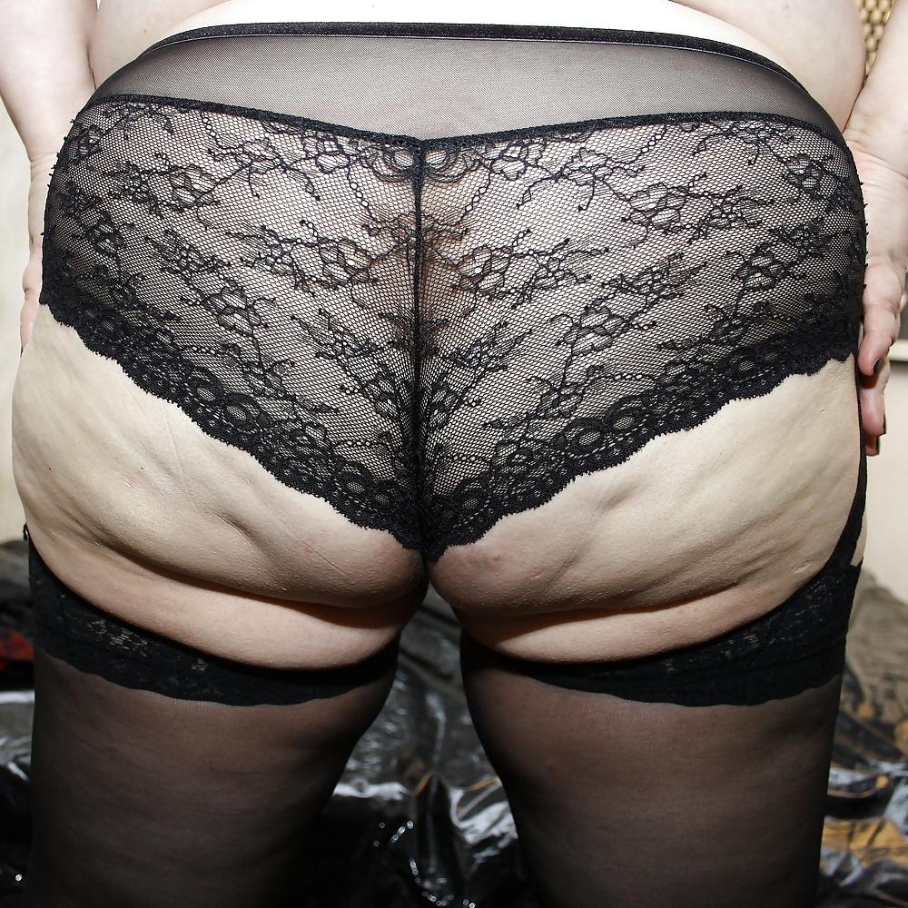 25P Mature lady - upskirts and panty