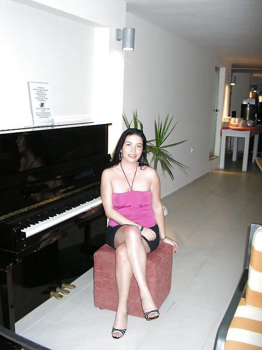 9P Sexy Turkish Milf Legs