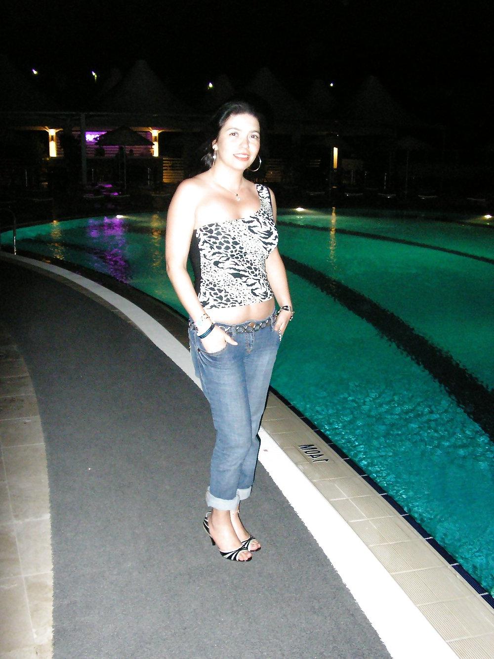 9P Sexy Turkish Milf Legs