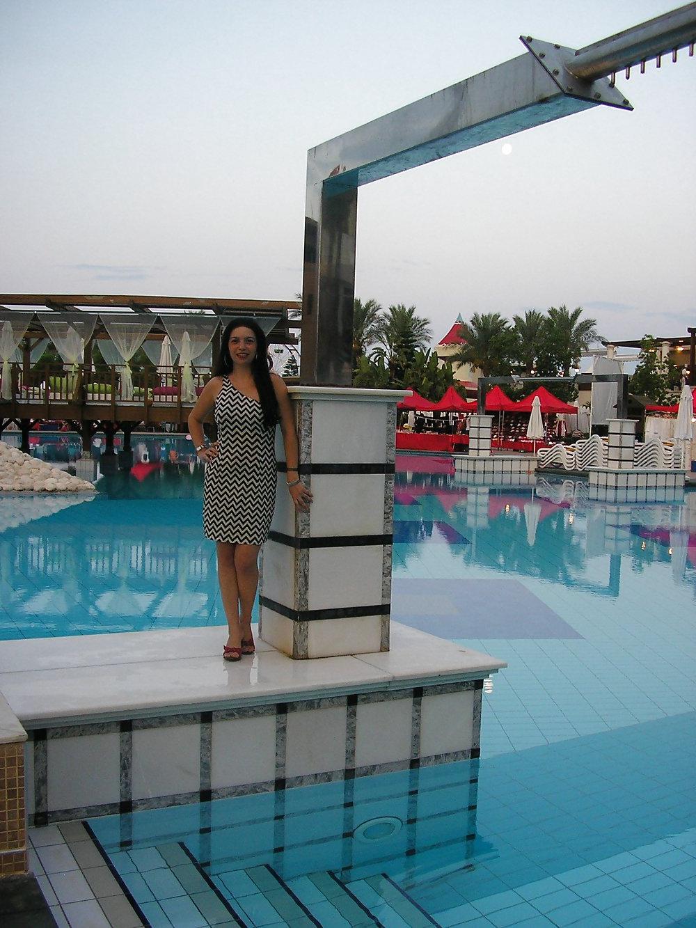 9P Sexy Turkish Milf Legs