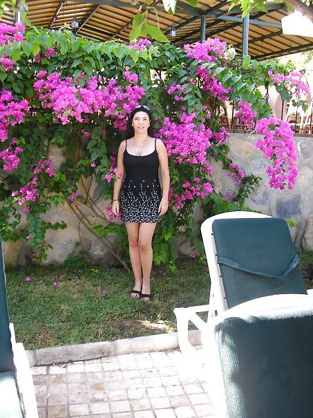 9P Sexy Turkish Milf Legs
