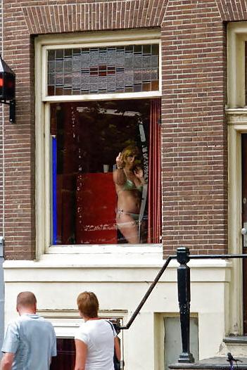 24P Mes Amies Les Putes 5 (Window Hookers) by TROC