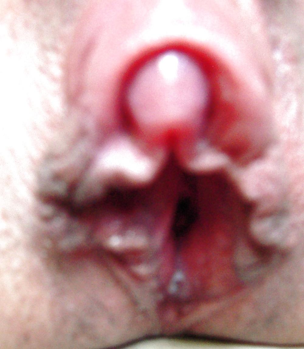 8P White and dripping clit 