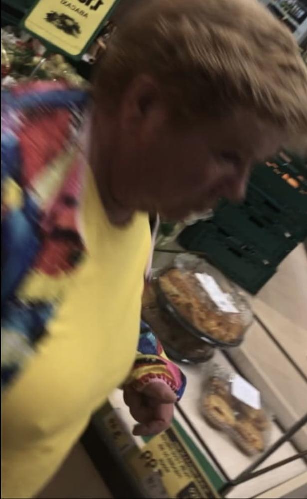 8P Supermarket Granny 11