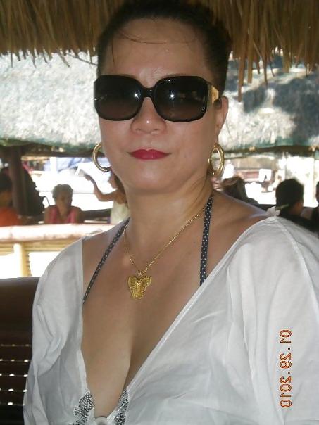 7P Hot asian mom
