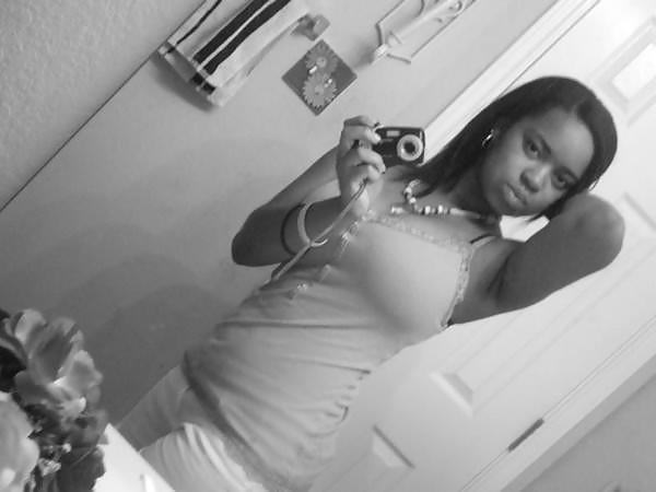 21P EBONY BIG TITTED GIRL