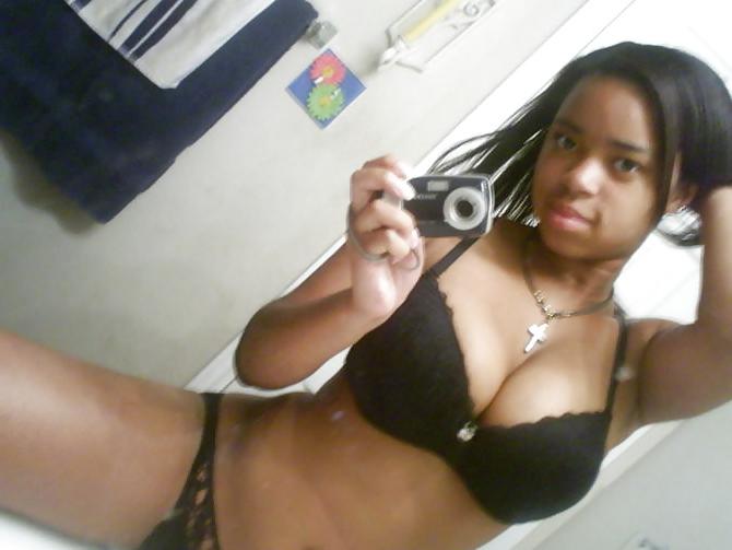 21P EBONY BIG TITTED GIRL