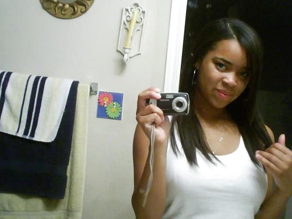 21P EBONY BIG TITTED GIRL