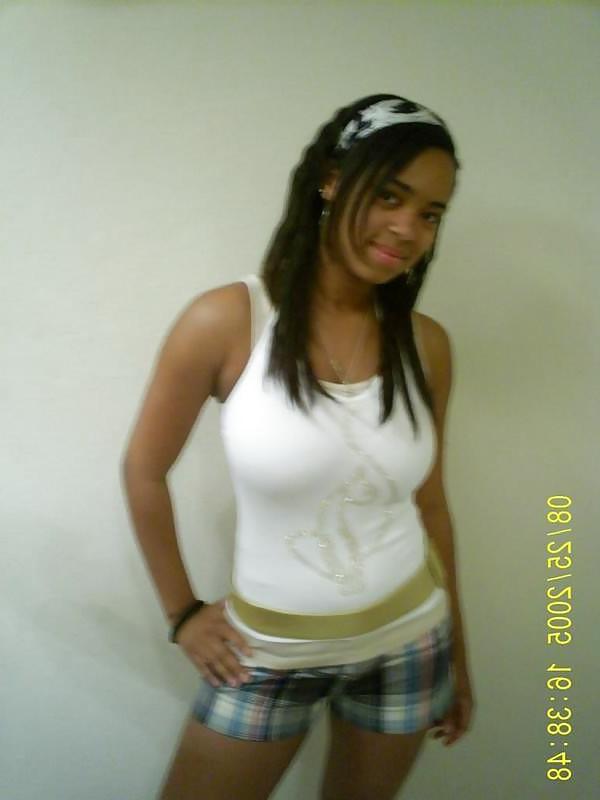 21P EBONY BIG TITTED GIRL