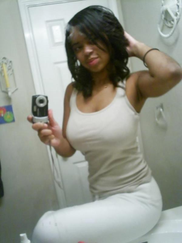 21P EBONY BIG TITTED GIRL