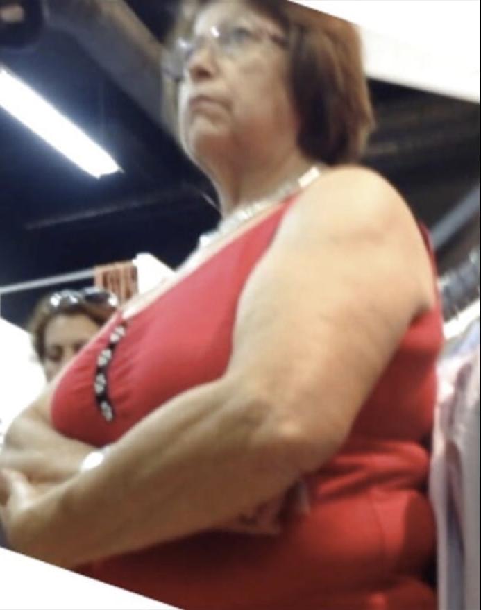 17P Supermarket Granny 15