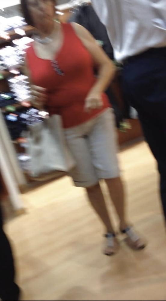 17P Supermarket Granny 15