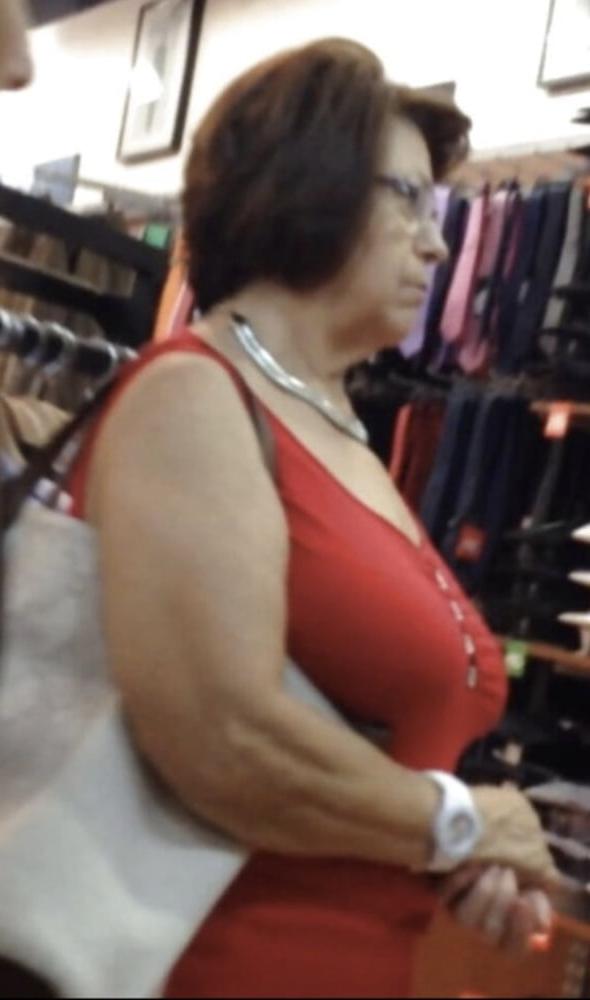 17P Supermarket Granny 15