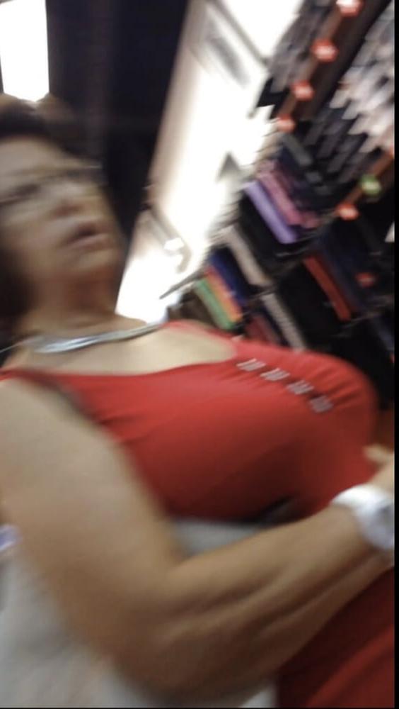 17P Supermarket Granny 15