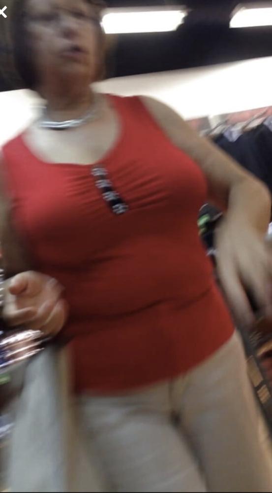 17P Supermarket Granny 15