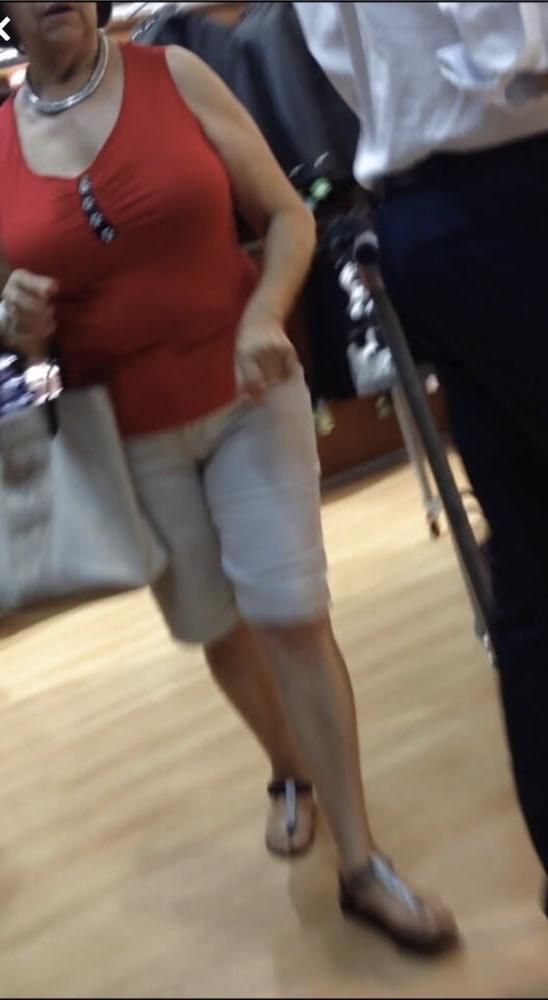 17P Supermarket Granny 15