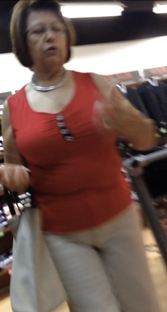 17P Supermarket Granny 15