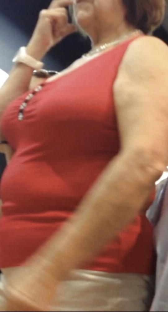 17P Supermarket Granny 15