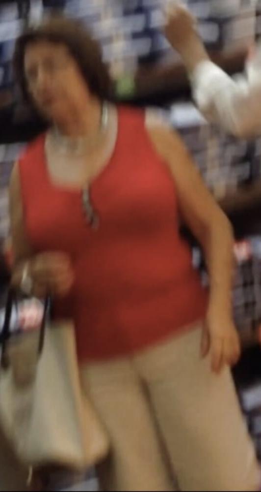 17P Supermarket Granny 15