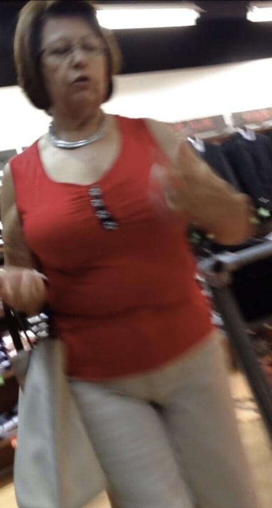 17P Supermarket Granny 15