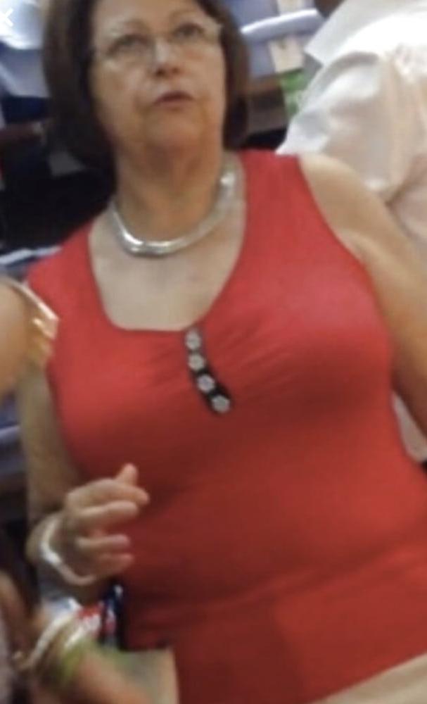 17P Supermarket Granny 15
