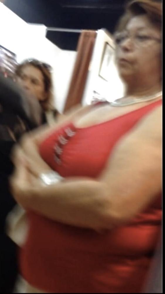 17P Supermarket Granny 15