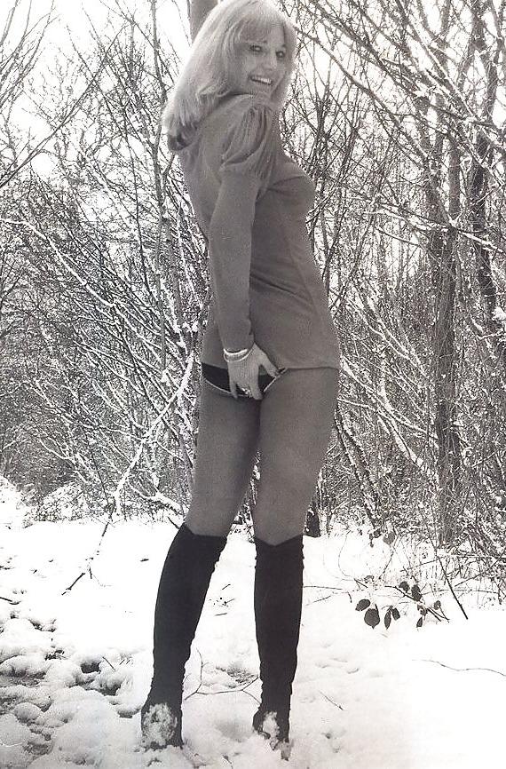 24P Girls in short skirts - 10 (non nude, sexy pics)