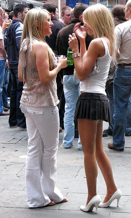 24P Girls in short skirts - 10 (non nude, sexy pics)