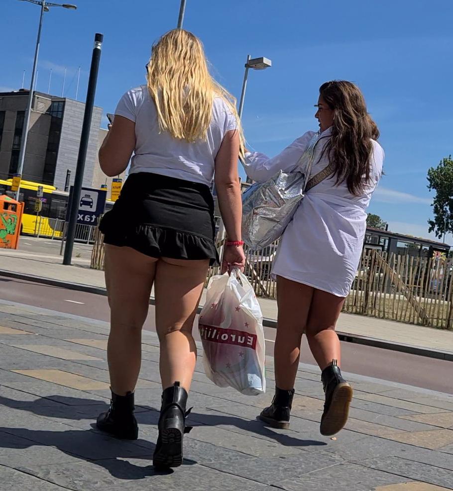 18P Candid ass &amp; upskirt