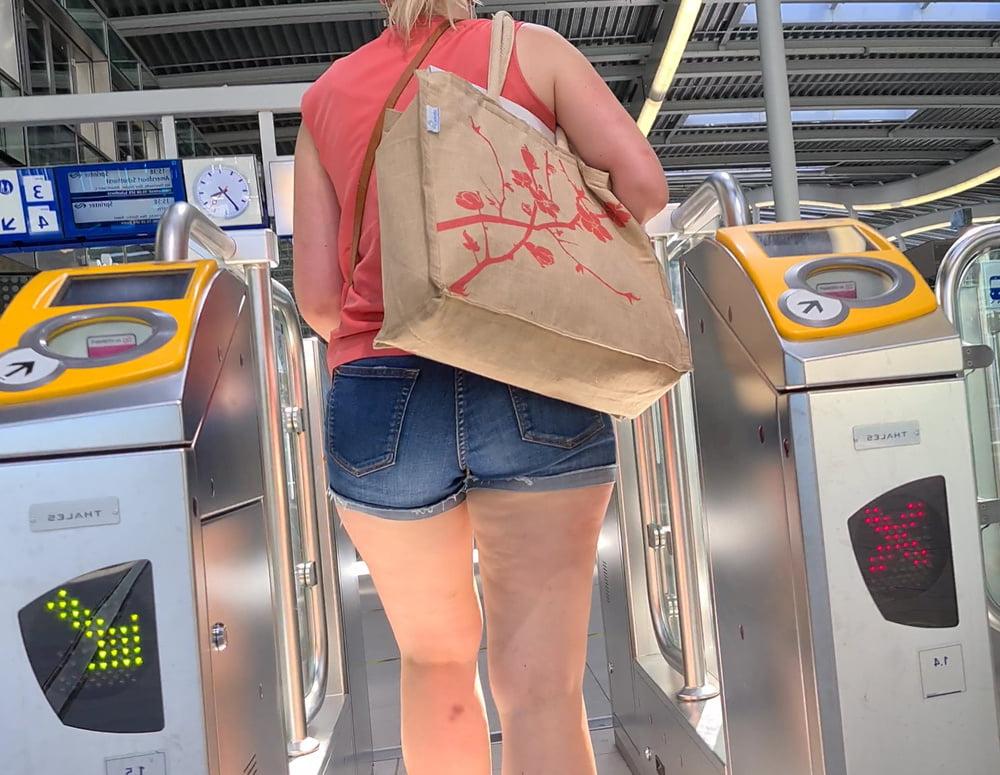 18P Candid ass &amp; upskirt