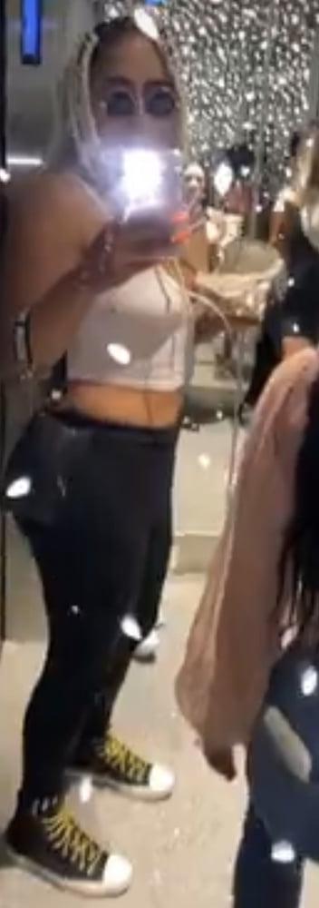 11P Big butt Carmin