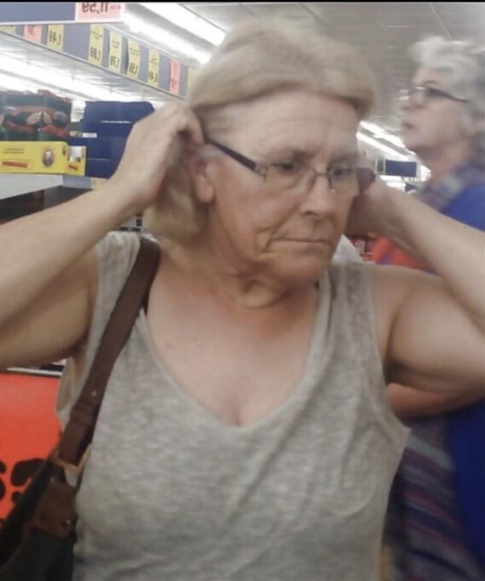 7P Supermarket Granny 13