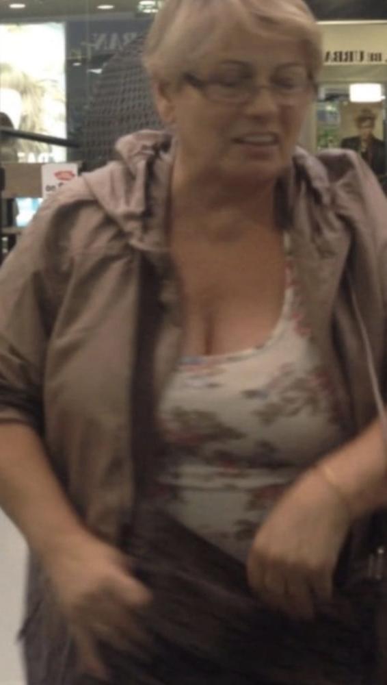 14P Supermarket Granny 10