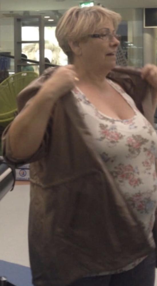 14P Supermarket Granny 10