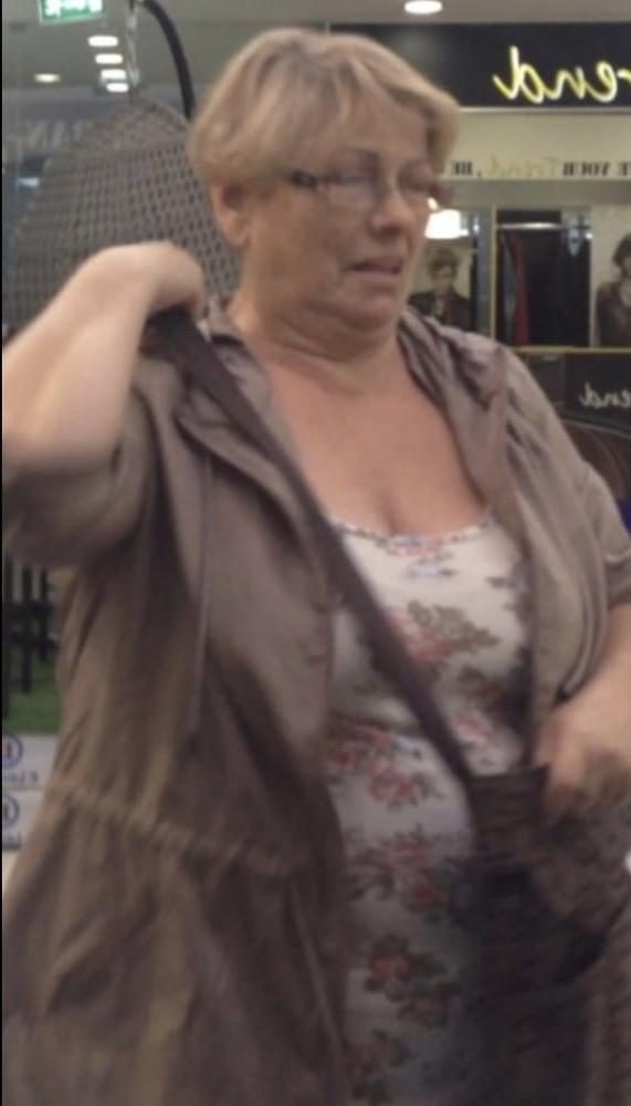 14P Supermarket Granny 10