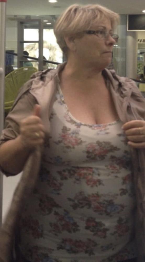 14P Supermarket Granny 10