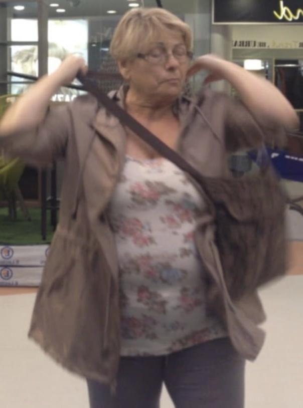 14P Supermarket Granny 10
