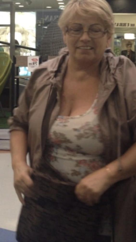 14P Supermarket Granny 10