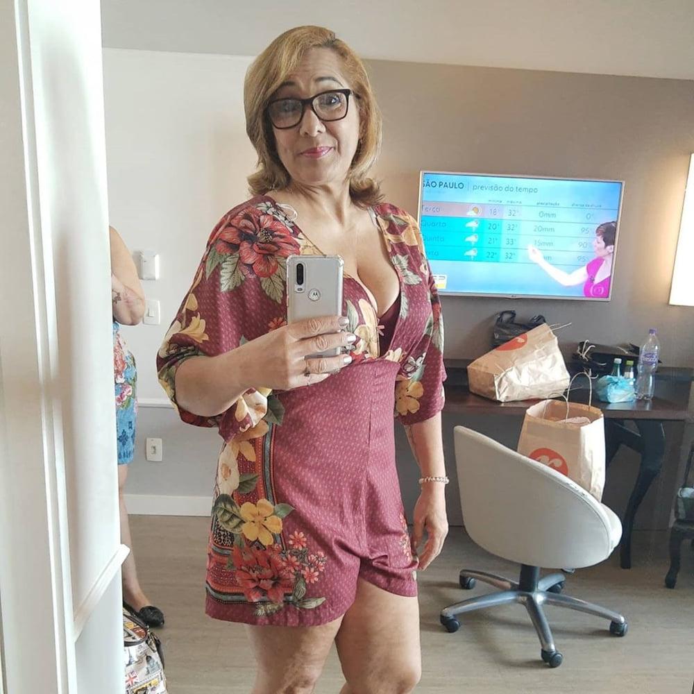 10P Amateur granny