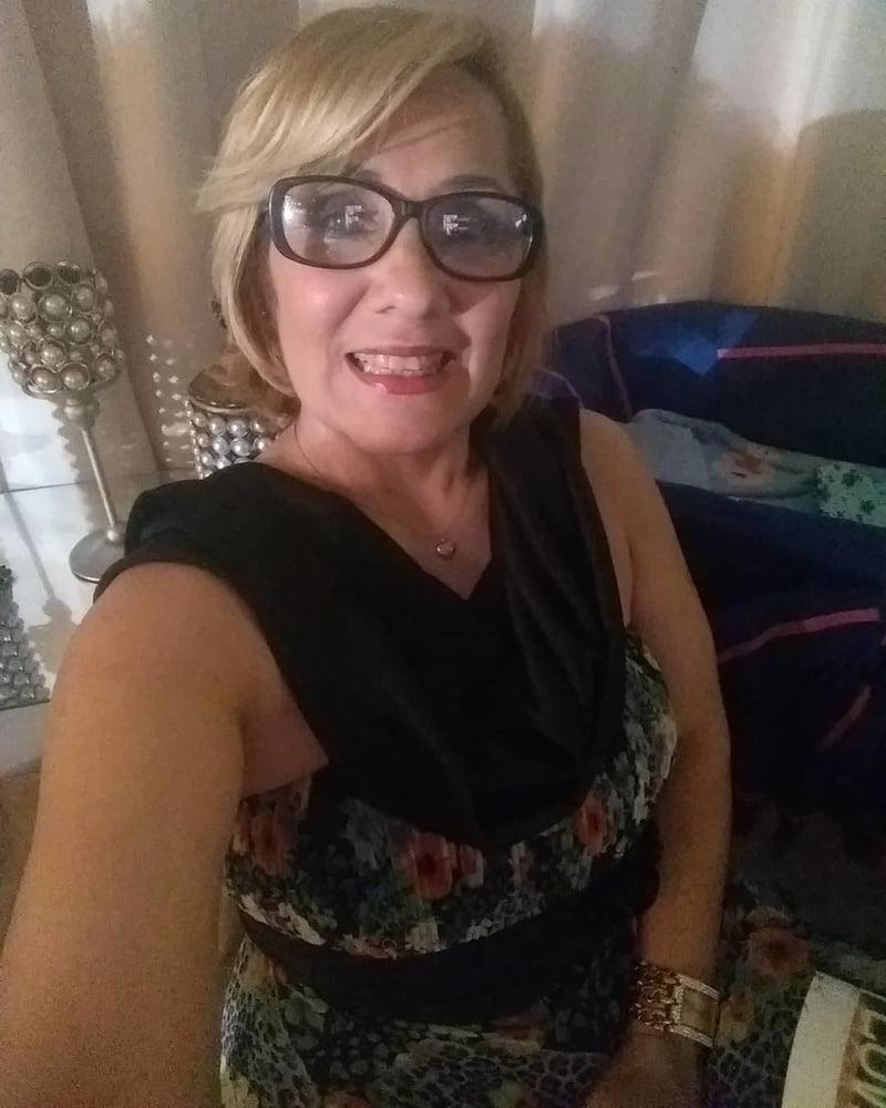 10P Amateur granny